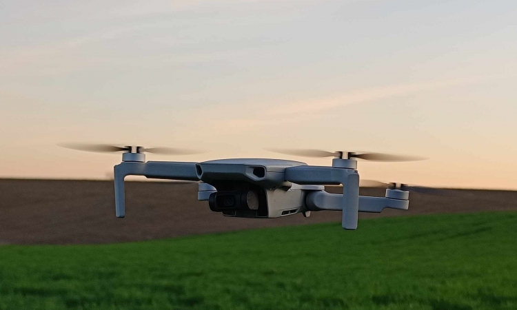Nowoczesne technologie w rolnictwie – jak drony i AI zmieniają pracę na polu?